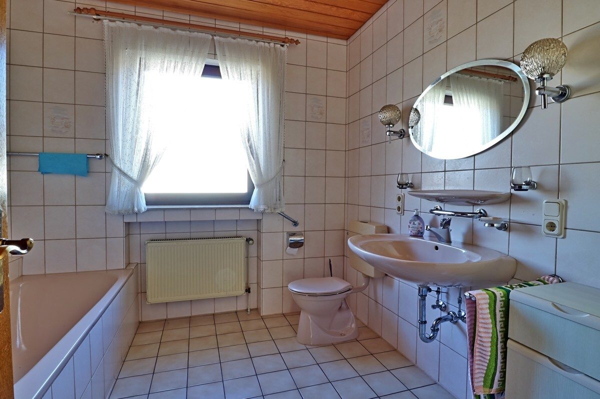 Volksbank Trier Eifel Immobilien GmbH - Immobilienangebot - Mandern - Alle - Freistehendes Einfamilienhaus mit Einliegerwohnung und großem Grundstück in Mandern