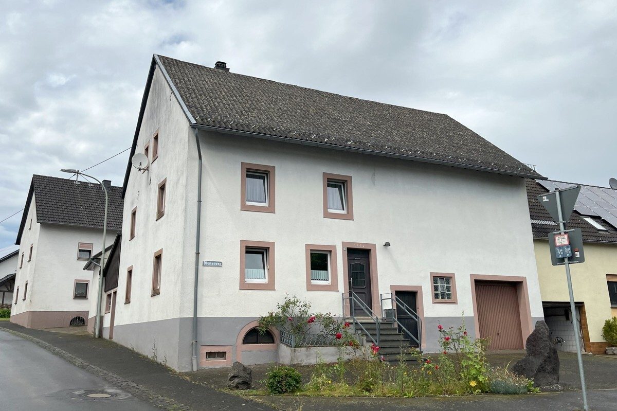 Volksbank Trier Eifel Immobilien GmbH - Immobilienangebot - Steffeln - Alle - Ehemaliges Bauernhaus mit Nebengebäude in Steffeln