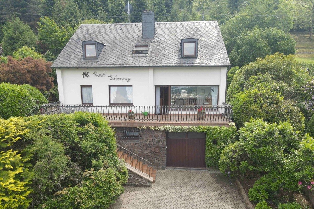 Volksbank Trier Eifel Immobilien GmbH - Immobilienangebot - Leiwen-Zummeterhof - Alle - Gepflegtes Zweifamilienhaus mit Traumblick auf Leiwen