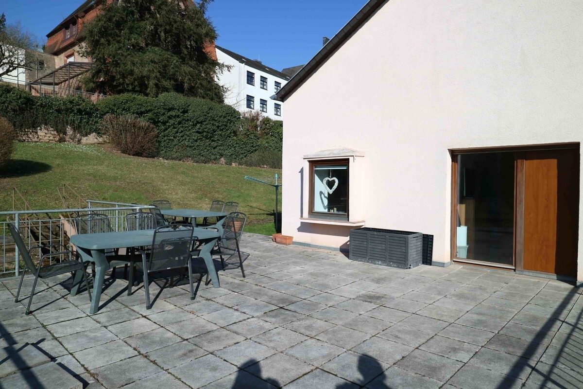 Volksbank Trier Eifel Immobilien GmbH - Immobilienangebot - Saarburg - Alle - Familien aufgepasst! Gepflegtes Zweifamilienhaus in bester Lage von Saarburg