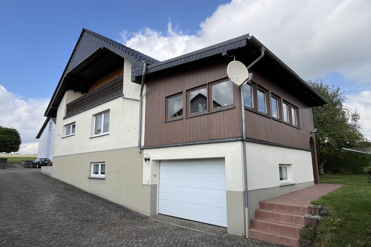Volksbank Trier Eifel Immobilien GmbH - Immobilienangebot - Bleialf - Alle - Sehr gepflegtes Zweifamilienhaus in ruhiger Lage von Bleialf