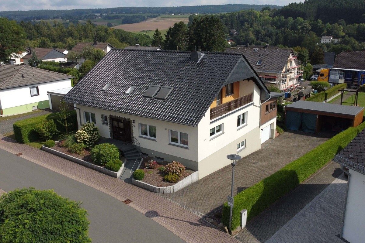 Volksbank Trier Eifel Immobilien GmbH - Immobilienangebot - Bleialf - Alle - Sehr gepflegtes Zweifamilienhaus in ruhiger Lage von Bleialf