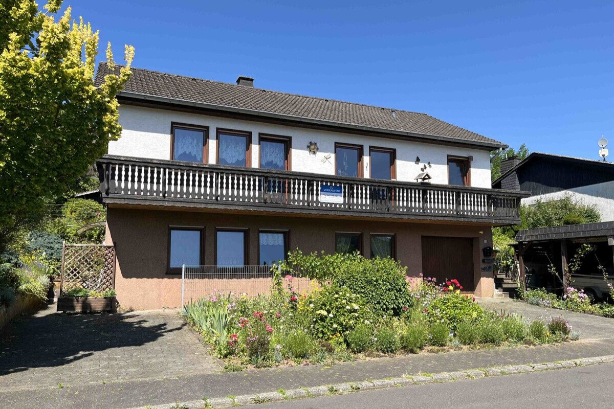 Volksbank Trier Eifel Immobilien GmbH - Immobilienangebot - Birresborn - Alle - NEUER PREIS: Einfamilienhaus mit Einliegerwohnung in ruhiger Lage von Birresborn