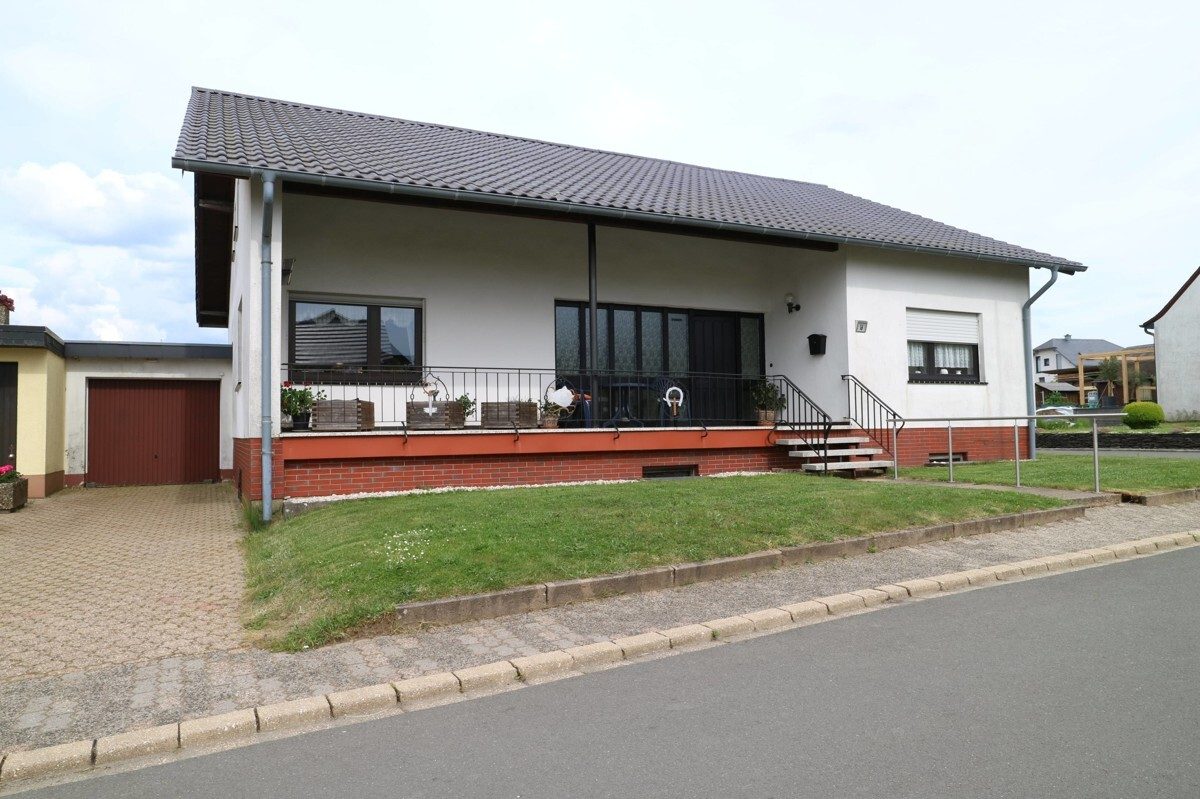 Volksbank Trier Eifel Immobilien GmbH - Immobilienangebot - Rascheid - Alle - Wohnen auf einer Ebene - Gepflegtes Einfamilienhaus in Rascheid