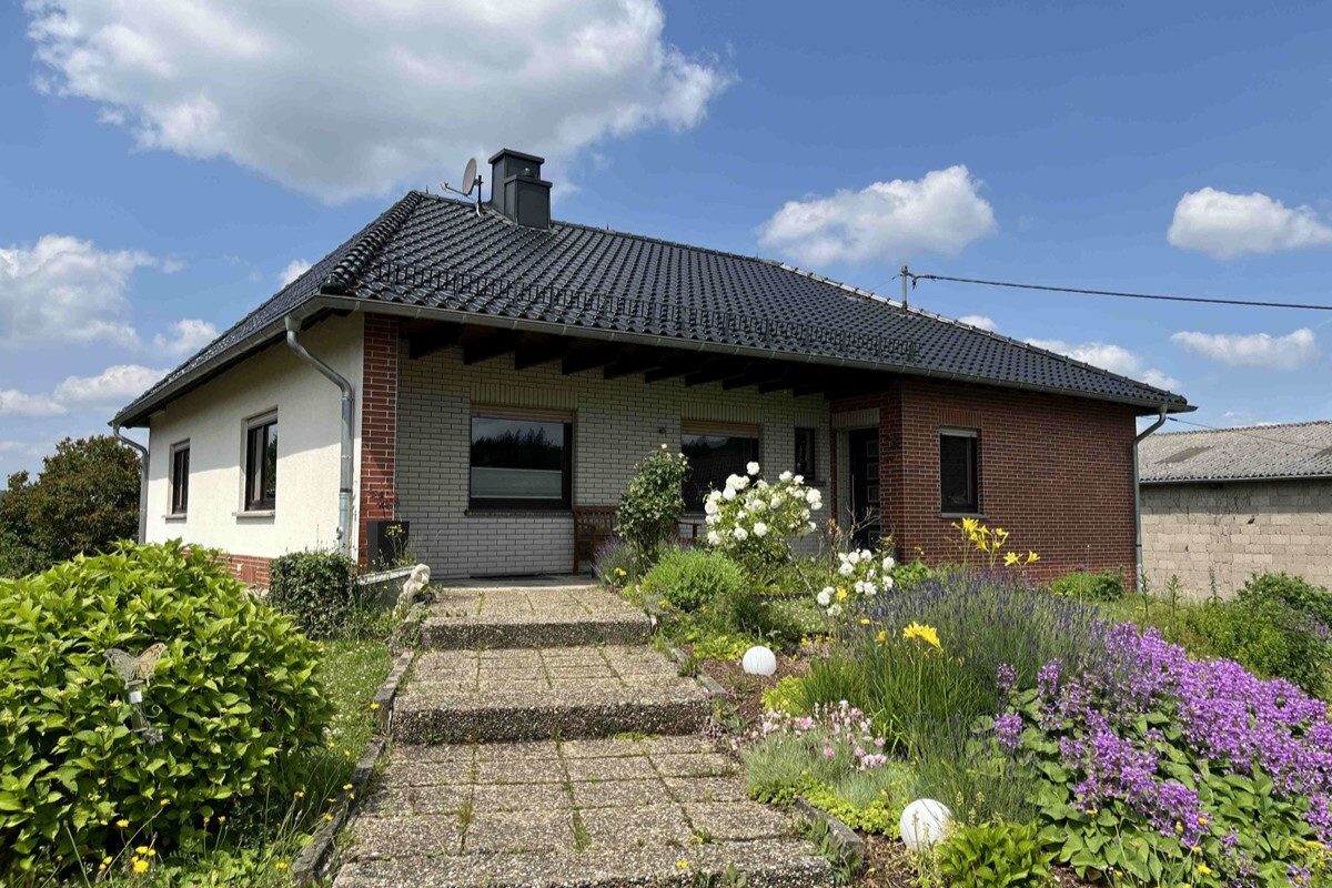 Volksbank Trier Eifel Immobilien GmbH - Immobilienangebot - Betteldorf - Alle - Gepflegtes Einfamilienhaus im Eifelort Betteldorf