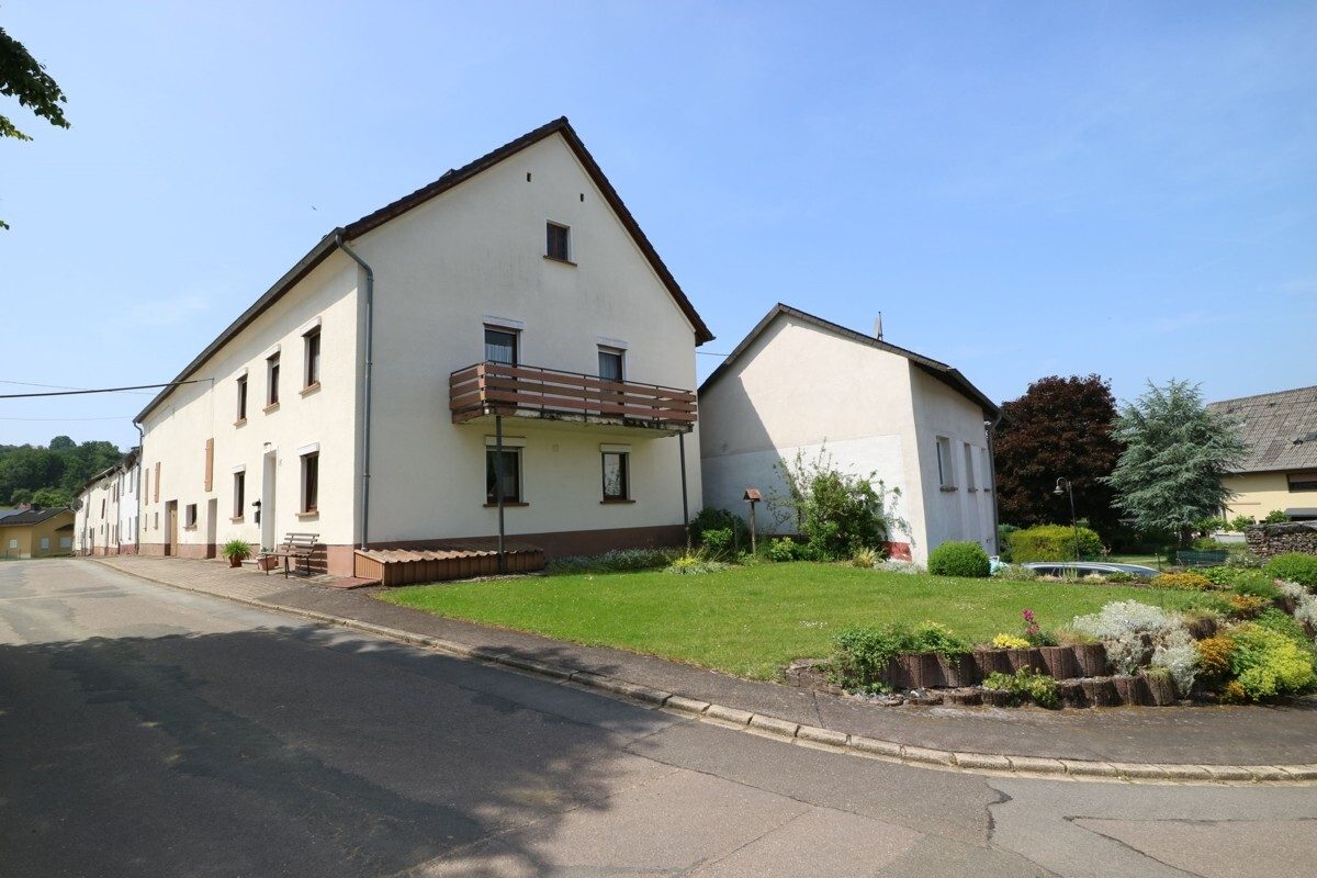 Volksbank Trier Eifel Immobilien GmbH - Immobilienangebot - Zerf - Alle - Einfamilienhaus mit Nebengebäude in Zerf