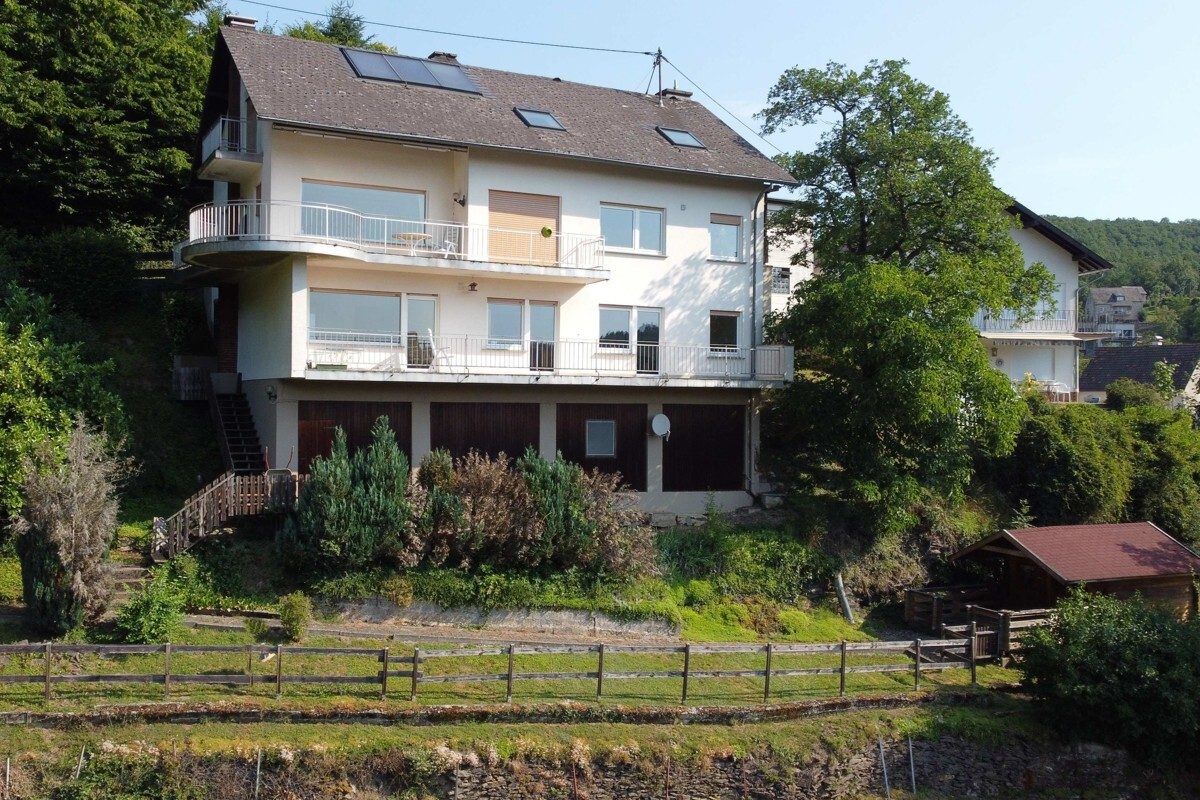 Volksbank Trier Eifel Immobilien GmbH - Immobilienangebot - Neuerburg - Alle - Einfamilienhaus mit wunderschönem Weitblick in Neuerburg
