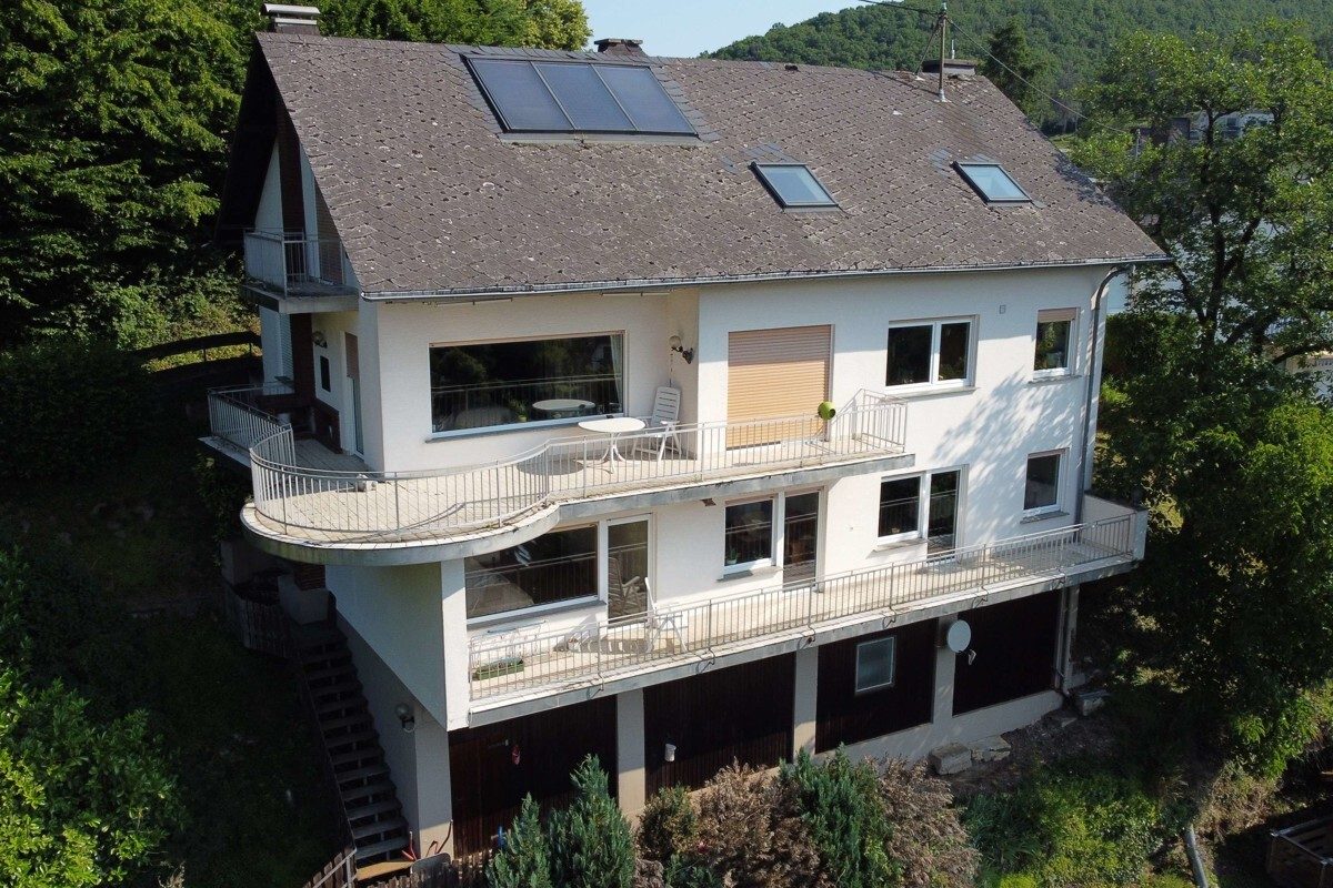 Volksbank Trier Eifel Immobilien GmbH - Immobilienangebot - Neuerburg - Alle - Einfamilienhaus mit wunderschönem Weitblick in Neuerburg