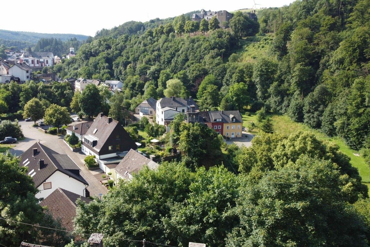 Volksbank Trier Eifel Immobilien GmbH - Immobilienangebot - Neuerburg - Alle - Einfamilienhaus mit wunderschönem Weitblick in Neuerburg