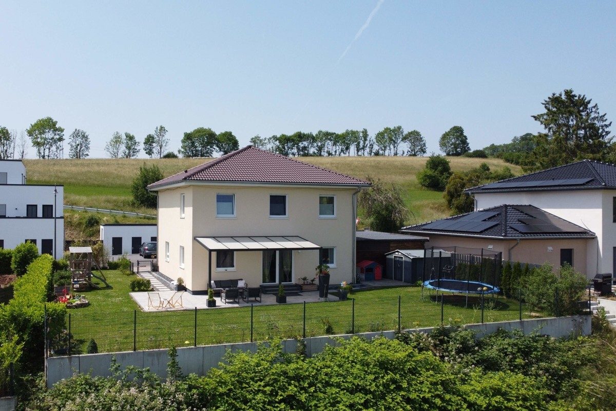 Volksbank Trier Eifel Immobilien GmbH - Immobilienangebot - Bickendorf - Alle - Neuwertiges Einfamilienhaus mit wunderschönem Weitblick in Bickendorf