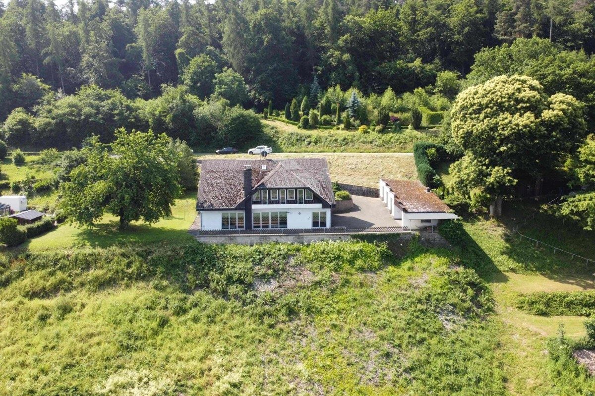 Volksbank Trier Eifel Immobilien GmbH - Immobilienangebot - Leiwen - Alle - Leiwen: Zweifamilienhaus in Traumlage und mit Panoramablick auf die Moselschleife