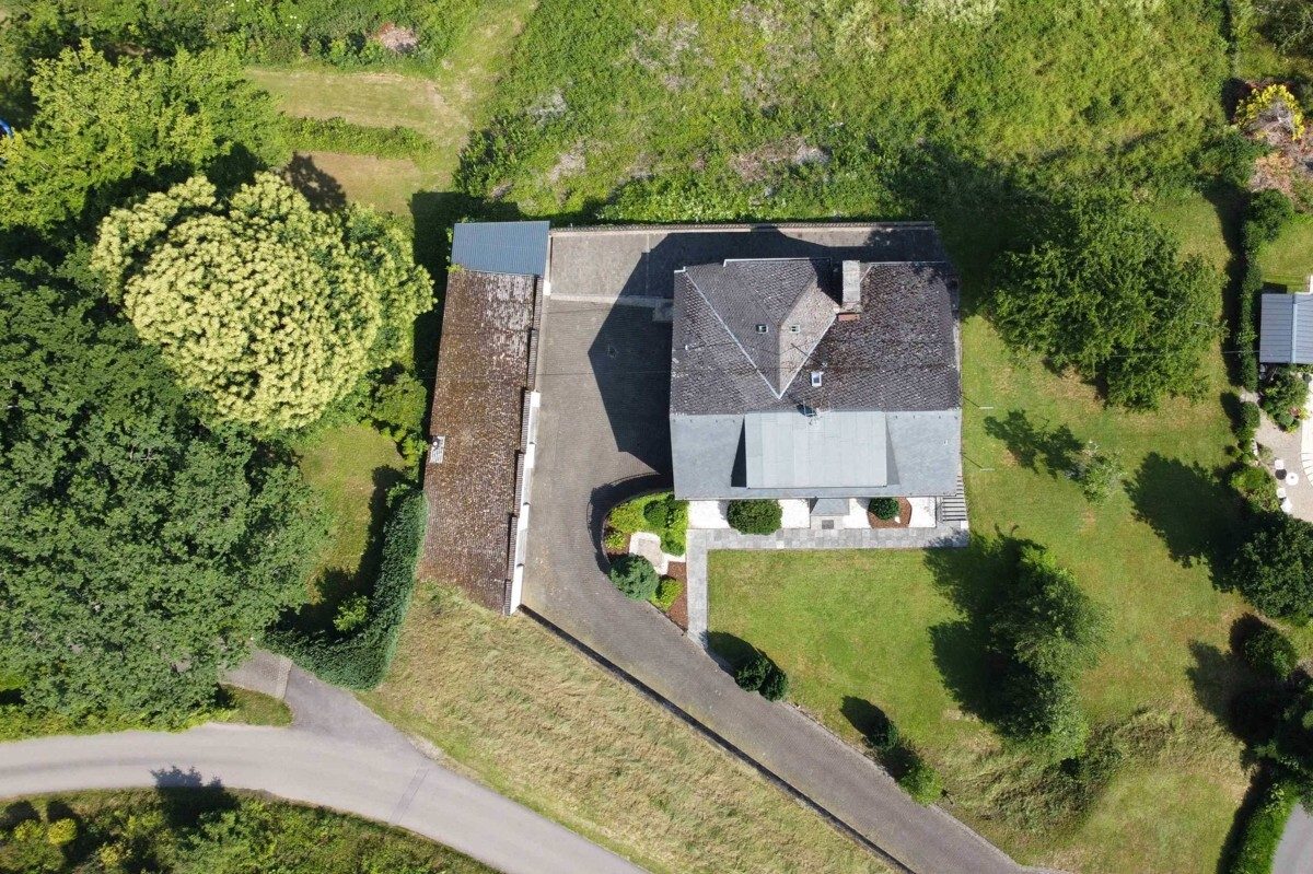 Volksbank Trier Eifel Immobilien GmbH - Immobilienangebot - Leiwen - Alle - Leiwen: Zweifamilienhaus in Traumlage und mit Panoramablick auf die Moselschleife
