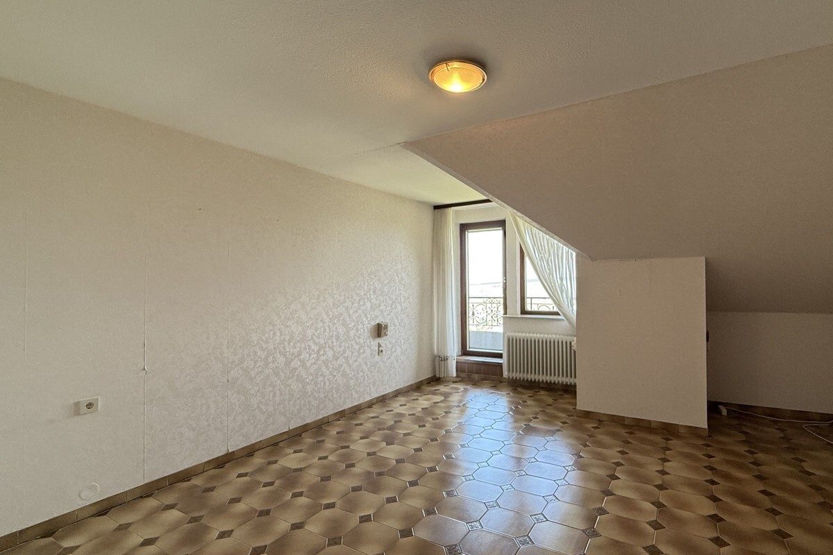 Volksbank Trier Eifel Immobilien GmbH - Immobilienangebot - Leiwen - Alle - Leiwen: Zweifamilienhaus in Traumlage und mit Panoramablick auf die Moselschleife