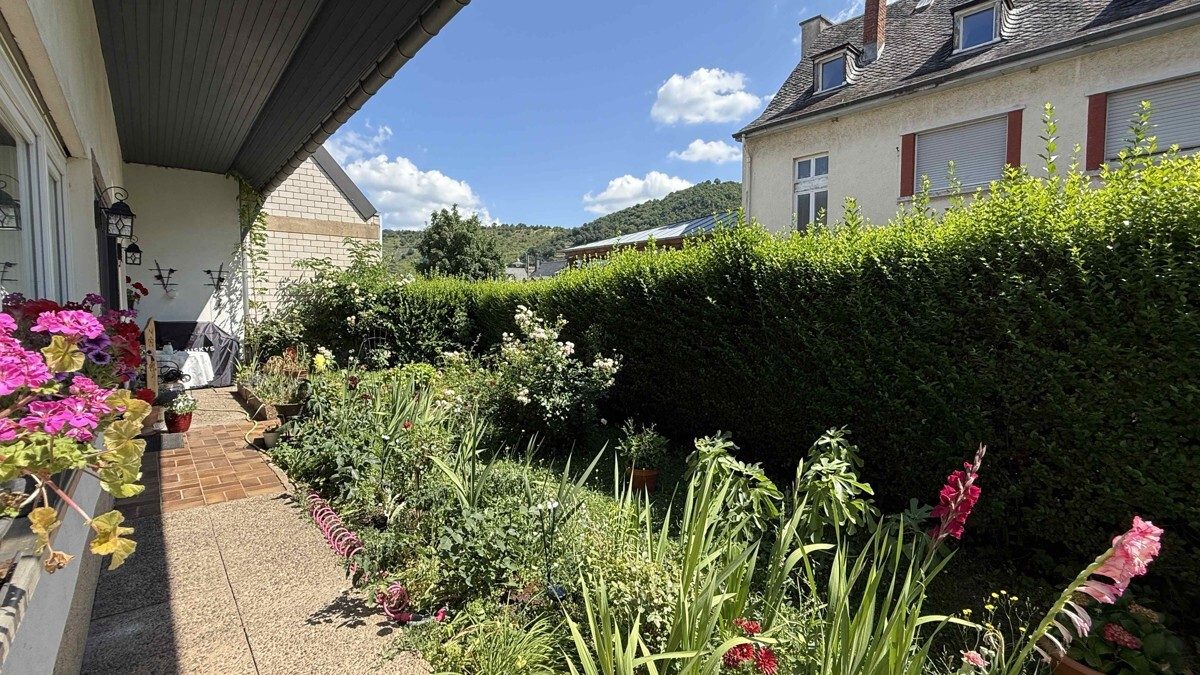 Volksbank Trier Eifel Immobilien GmbH - Immobilienangebot - Trittenheim - Alle - Schöne Doppelhaushälfte im beliebten Weinort Trittenheim