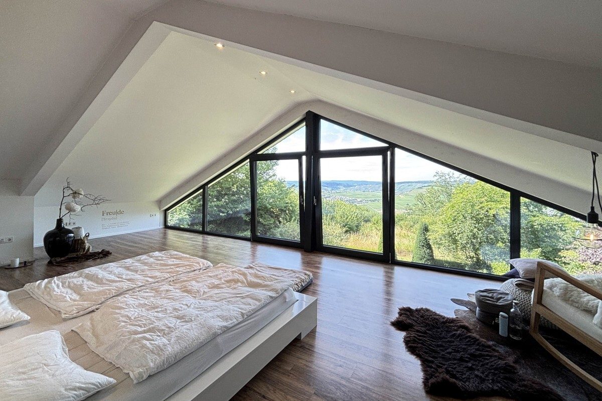 Volksbank Trier Eifel Immobilien GmbH - Immobilienangebot - Leiwen - Alle - Mit der Natur auf Augenhöhe - Exklusives Traumhaus in Leiwen