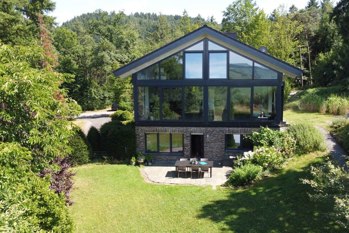 Volksbank Trier Eifel Immobilien GmbH - Immobilienangebot - Leiwen - Alle - Mit der Natur auf Augenhöhe - Exklusives Traumhaus in Leiwen