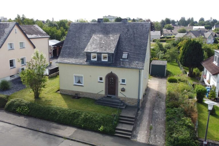 Volksbank Trier Eifel Immobilien GmbH - Immobilienangebot - Bitburg - Alle - Attraktives und renovierungsbedürftiges Einfamilienhaus in Bitburg-Stadt