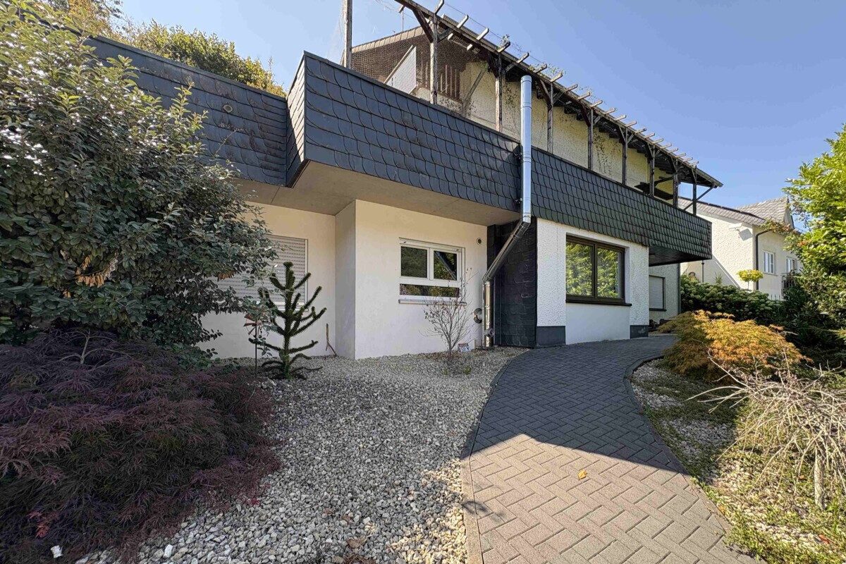 Volksbank Trier Eifel Immobilien GmbH - Immobilienangebot - Riveris - Alle - Ein Ort für Ihre Familie - Einfamilienhaus mit Einliegerwohnung in Riveris