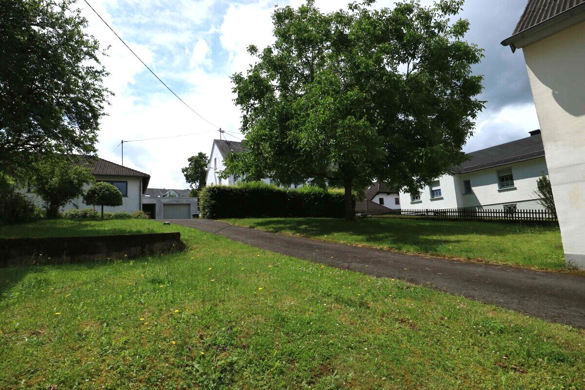Volksbank Trier Eifel Immobilien GmbH - Immobilienangebot - Farschweiler - Alle - Gepflegtes Zweifamilienhaus in Farschweiler für Eigennutzer oder Investoren