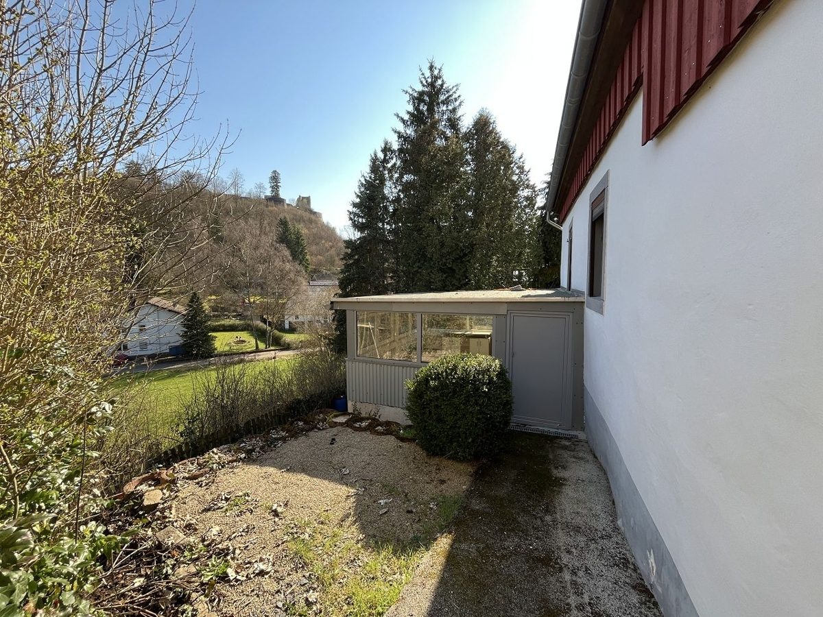 Volksbank Trier Eifel Immobilien GmbH - Immobilienangebot - Schönecken - Alle - Gepflegtes Einfamilienhaus im schönen Eifelort Schönecken