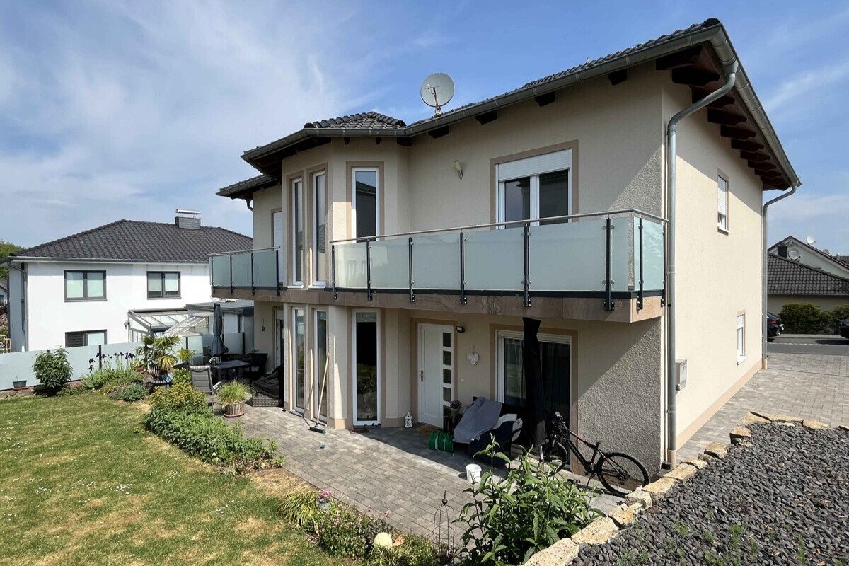 Volksbank Trier Eifel Immobilien GmbH - Immobilienangebot - Bitburg - Alle - Gepflegtes Zweifamilienhaus Stadtrandlage von Bitburg
