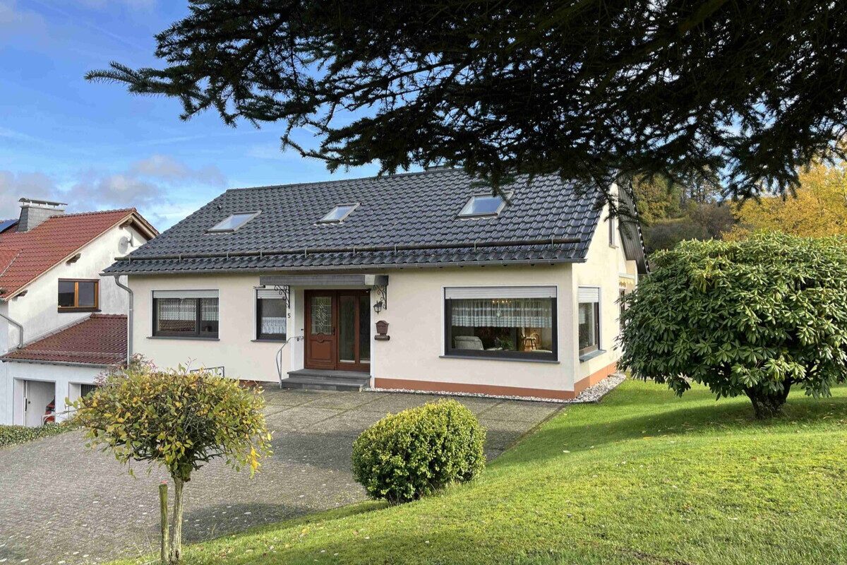 Volksbank Trier Eifel Immobilien GmbH - Immobilienangebot - Dahlem - Alle - Sehr gepflegtes Einfamilienhaus mit großem Grundstück in Dahlem-Kronenburg