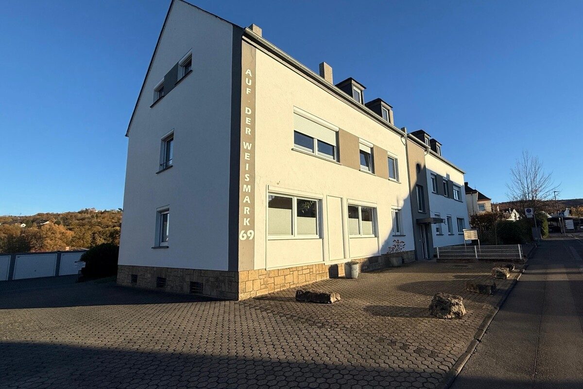 Außenansicht Volksbank Trier Eifel Immobilien GmbH - Immobilienangebot - Trier-Weismark - Alle - Ihr Schlüssel zur Kapitalanlage:
Vermietete Zwei-Zimmer-Wohnung auf der Weismark