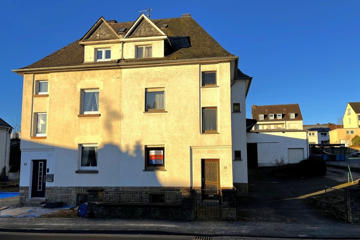 Volksbank Trier Eifel Immobilien GmbH - Immobilienangebot - Bitburg - Alle - Doppelhaushälfte mit großer Scheune und Stallung in sehr guter Innenstadtlage von Bitburg