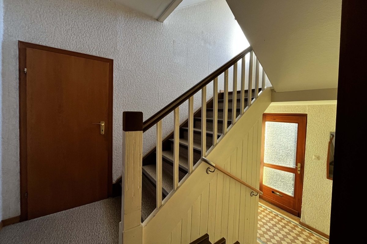 Volksbank Trier Eifel Immobilien GmbH - Immobilienangebot - Bitburg - Alle - Doppelhaushälfte mit großer Scheune und Stallung in sehr guter Innenstadtlage von Bitburg