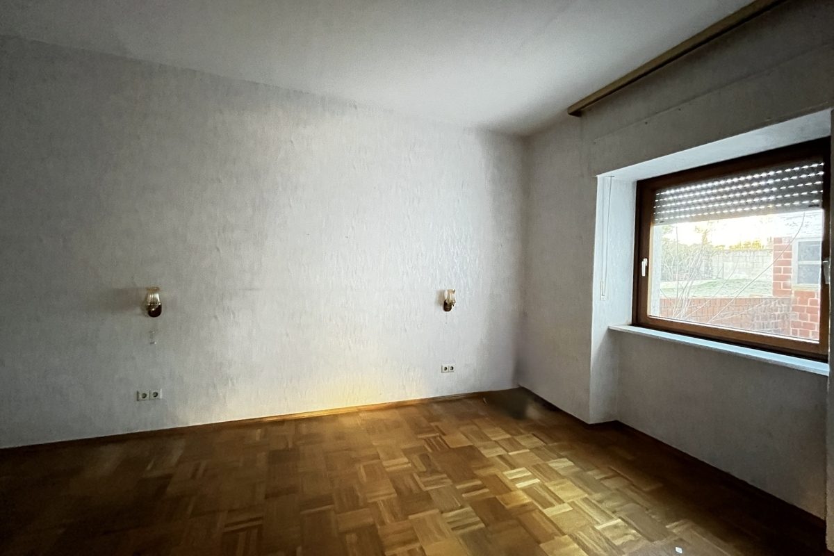 Volksbank Trier Eifel Immobilien GmbH - Immobilienangebot - Bitburg - Alle - Doppelhaushälfte mit großer Scheune und Stallung in sehr guter Innenstadtlage von Bitburg