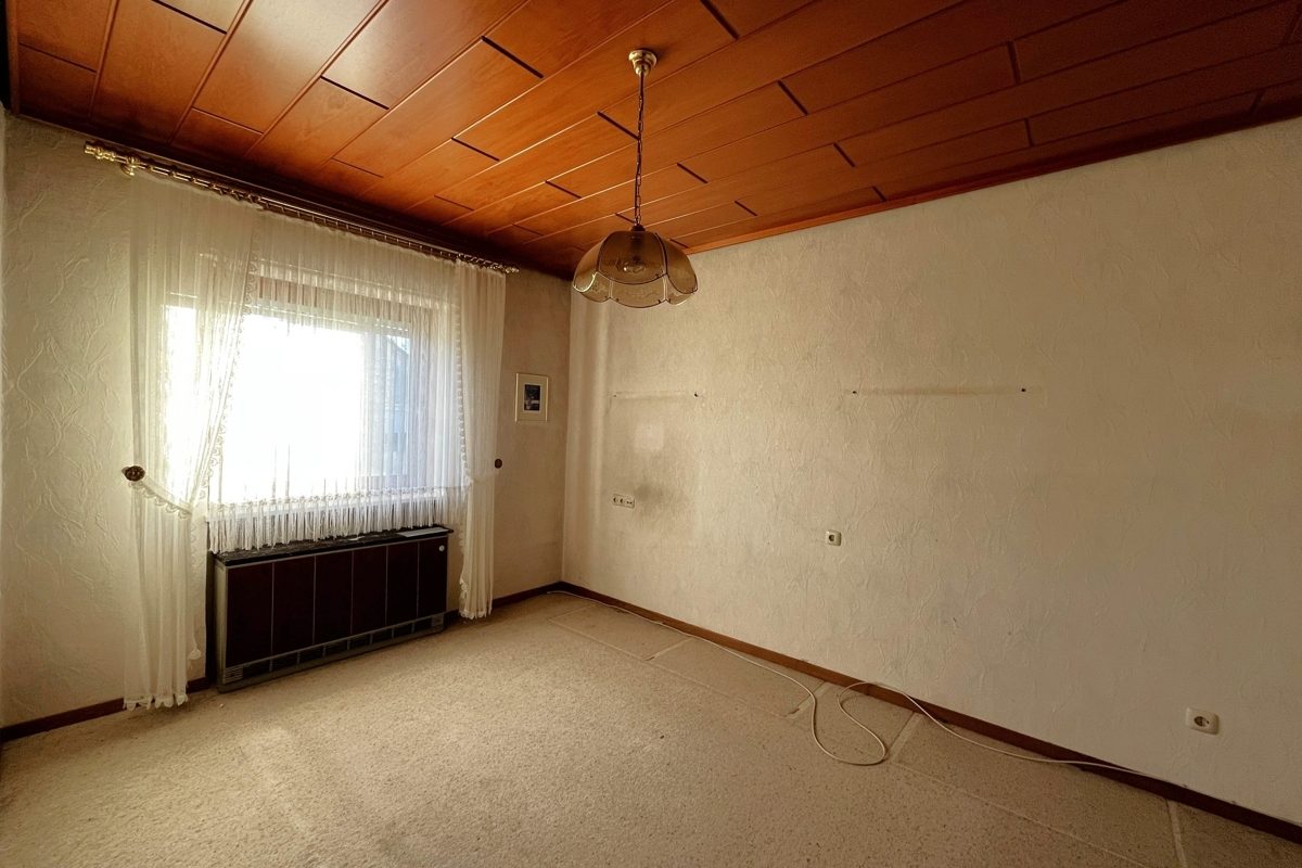 Volksbank Trier Eifel Immobilien GmbH - Immobilienangebot - Bitburg - Alle - Doppelhaushälfte mit großer Scheune und Stallung in sehr guter Innenstadtlage von Bitburg