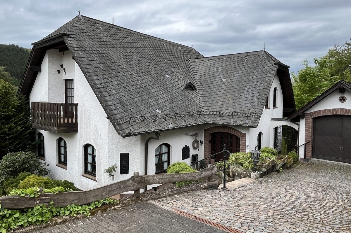 Volksbank Trier Eifel Immobilien GmbH - Immobilienangebot - Birresborn - Alle - Gepflegtes Einfamilienhaus im Landhausstil in Birresborn