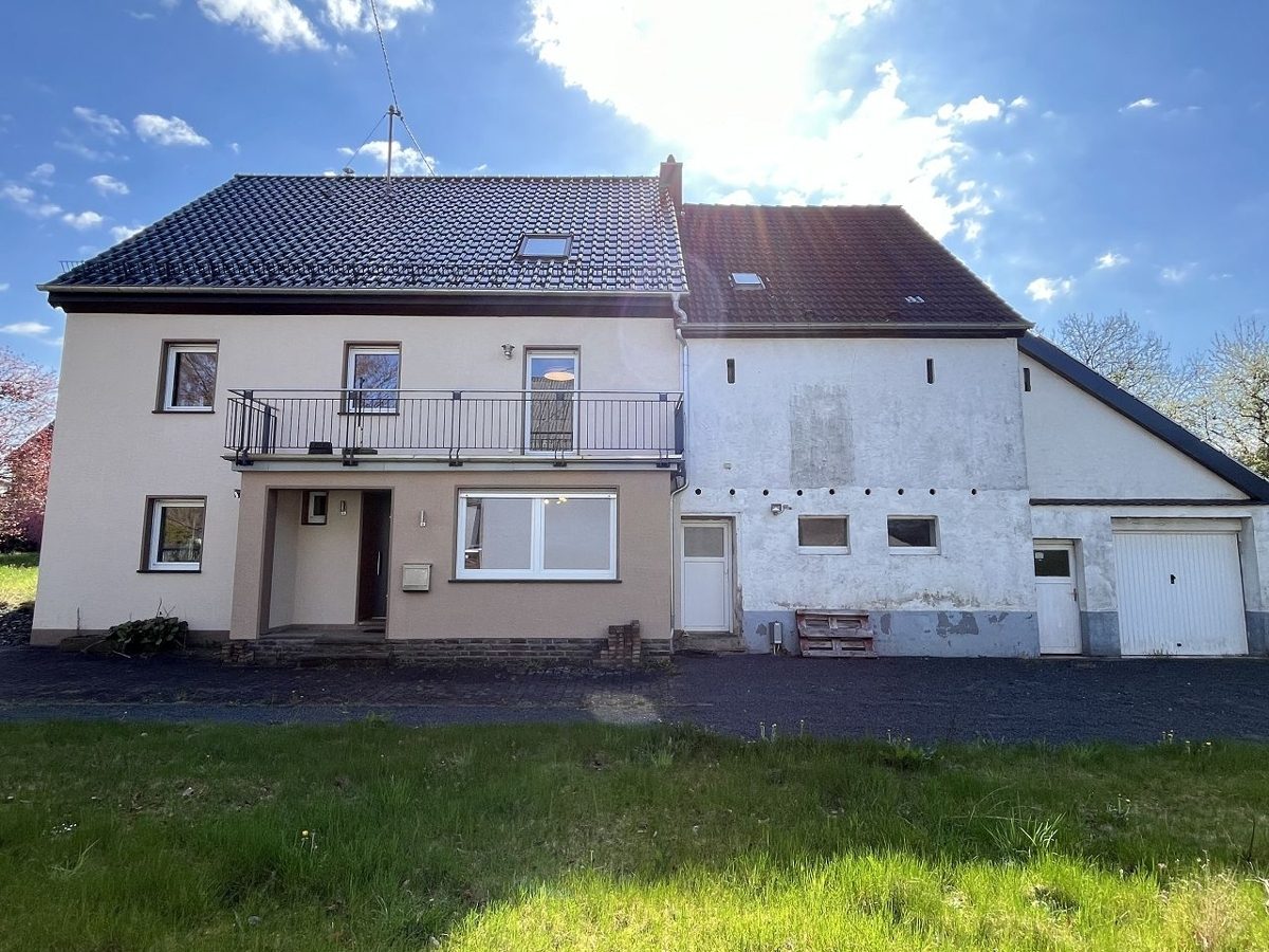 Außenansicht Volksbank Trier Eifel Immobilien GmbH - Immobilienangebot - Pronsfeld - Alle - Gepflegtes Einfamilienhaus mit viel Platz für Ideen in Pronsfeld