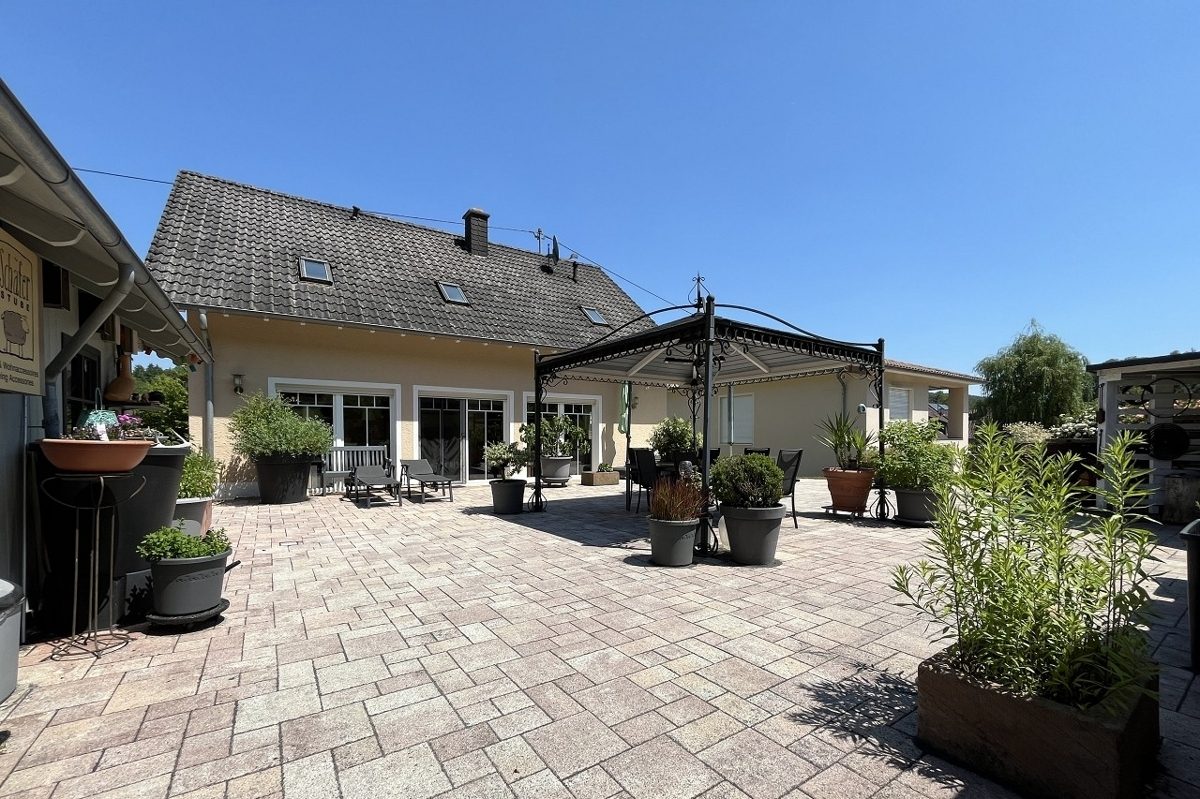 Volksbank Trier Eifel Immobilien GmbH - Immobilienangebot - Hüttingen an der Kyll - Alle - Ankommen im Grünen: Ihr Einfamilienhaus in Hüttingen an der Kyll