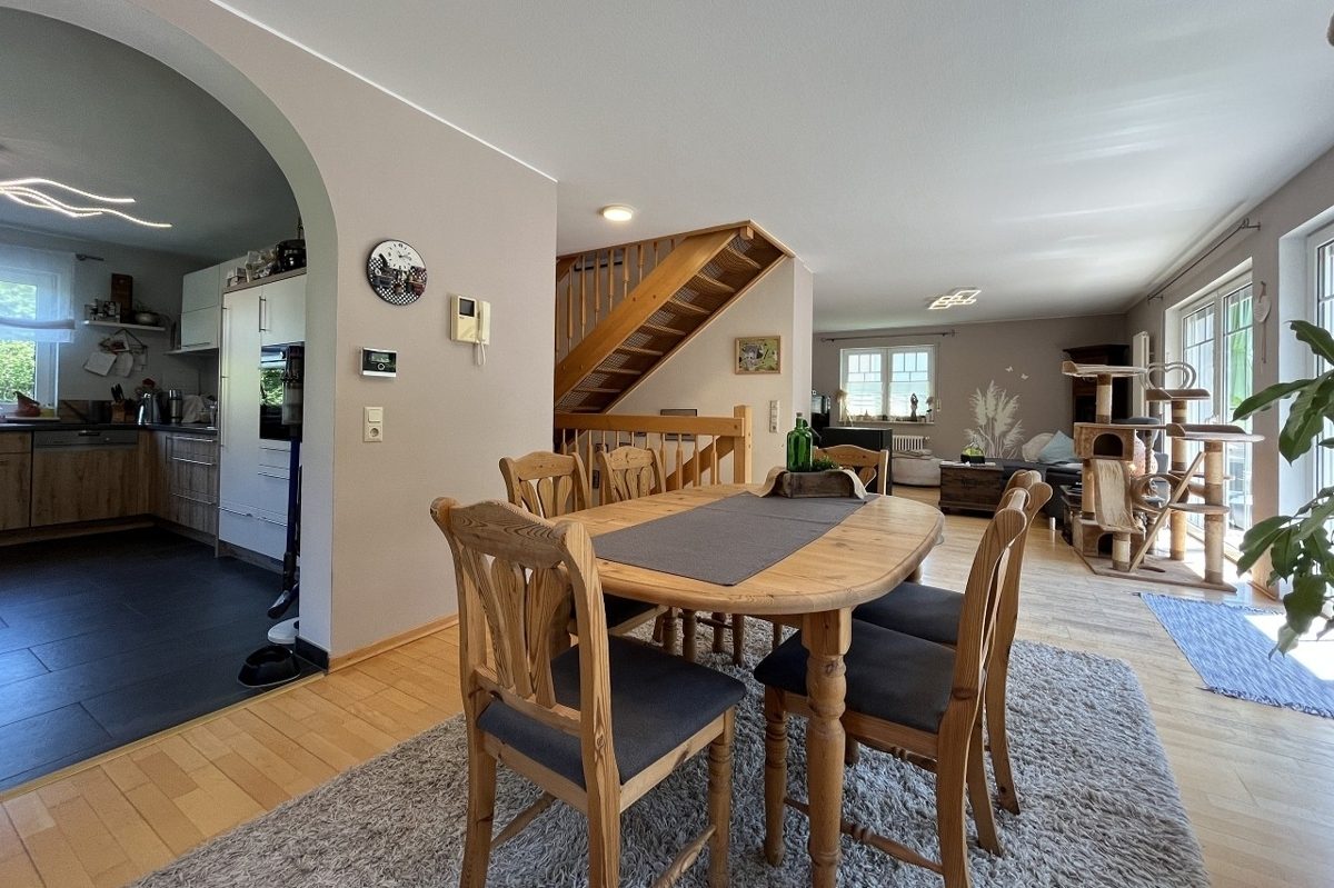 Volksbank Trier Eifel Immobilien GmbH - Immobilienangebot - Hüttingen an der Kyll - Alle - Ankommen im Grünen: Ihr Einfamilienhaus in Hüttingen an der Kyll