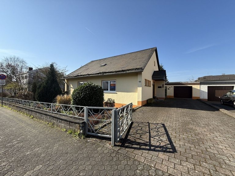 Volksbank Trier Eifel Immobilien GmbH - Immobilienangebot - Bitburg - Alle - Eine Attraktive Kombination aus Lage, Substanz und Entwicklungsmöglichkeiten - Freistehendes Einfamilienhaus in Bitburg