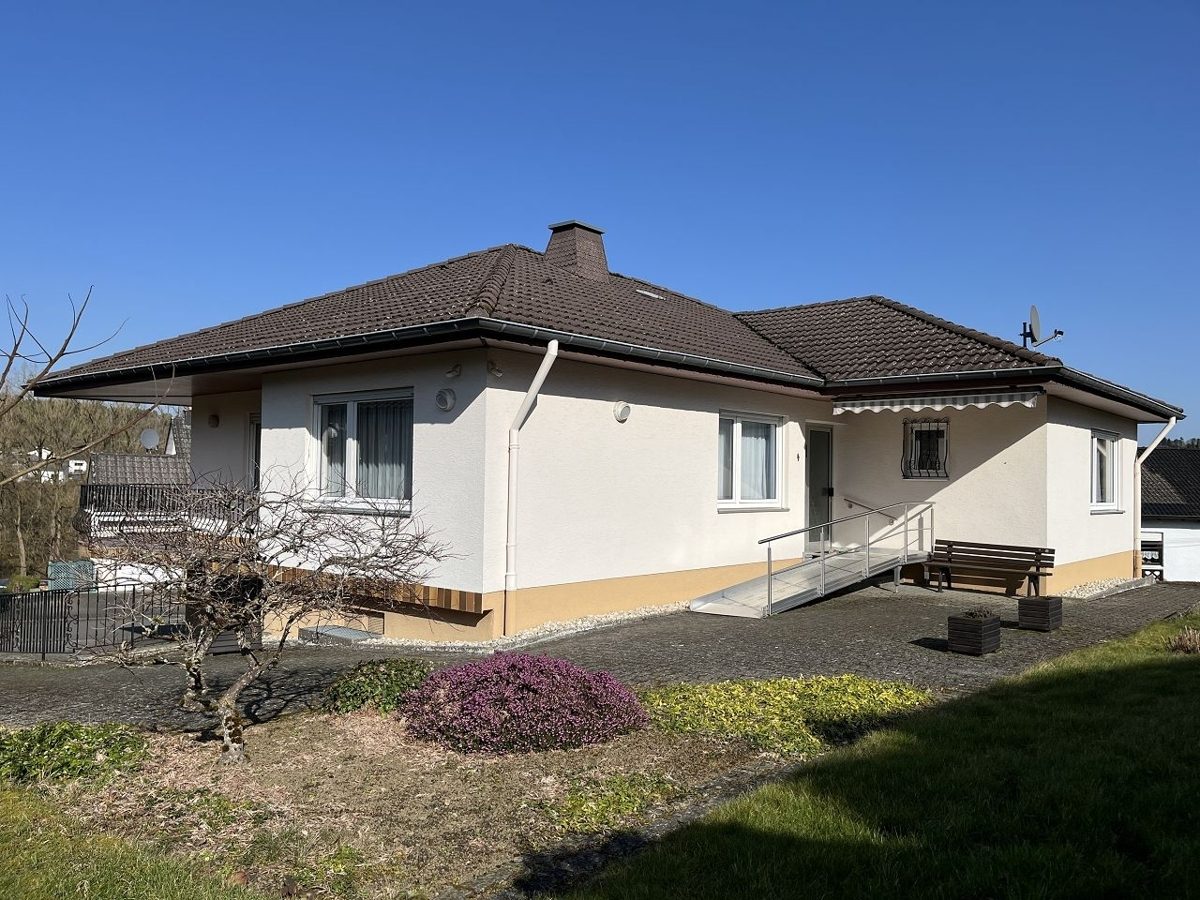 Volksbank Trier Eifel Immobilien GmbH - Immobilienangebot - Gerolstein - Alle - Einfamilienhaus mit Einliegerwohnung und großem Grundstück in ruhiger Lage von Gerolstein-Lissingen