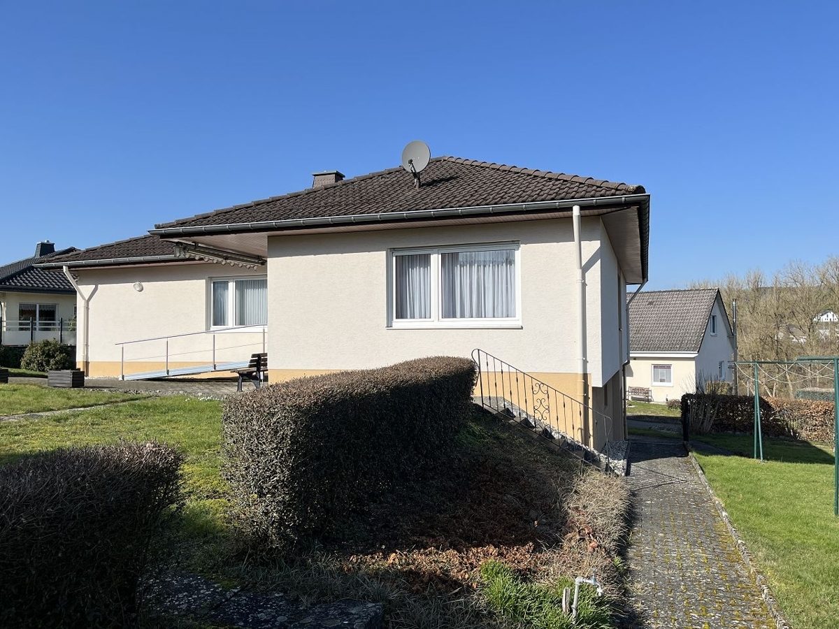 Volksbank Trier Eifel Immobilien GmbH - Immobilienangebot - Gerolstein - Alle - Einfamilienhaus mit Einliegerwohnung und großem Grundstück in ruhiger Lage von Gerolstein-Lissingen