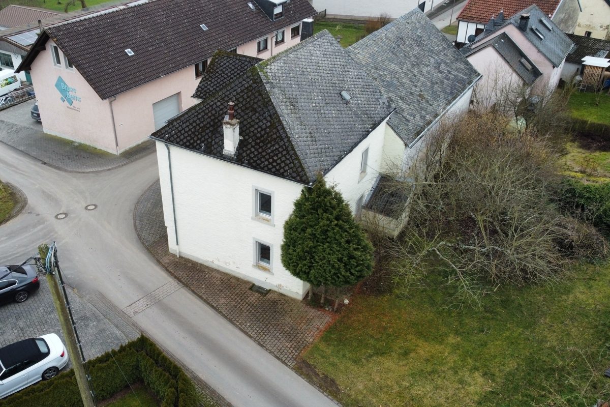 Volksbank Trier Eifel Immobilien GmbH - Immobilienangebot - Gindorf - Alle - Zuhause finden in Gindorf - Praktisches Einfamilienhaus mit großer Scheune