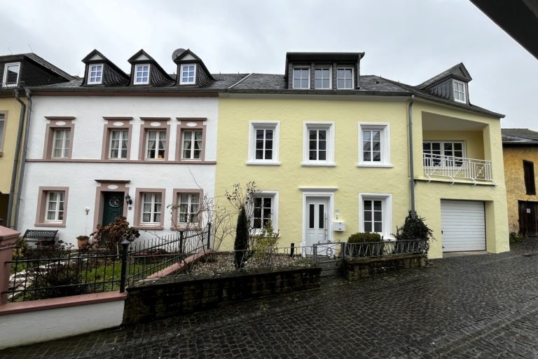 Volksbank Trier Eifel Immobilien GmbH - Immobilienangebot - Bitburg - Alle - Wohnen & Vermieten: Zweifamilienhaus mit separatem Apartment in Toplage