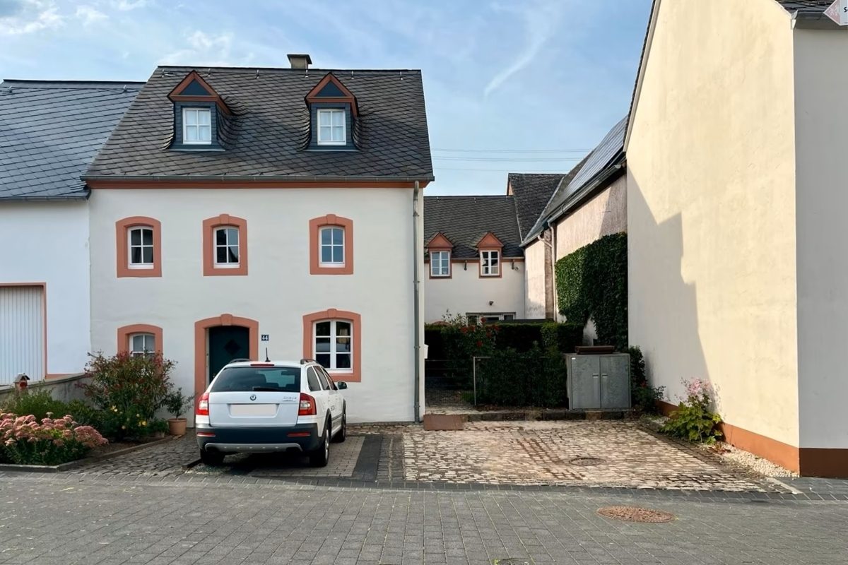 Volksbank Trier Eifel Immobilien GmbH - Immobilienangebot - Bekond - Alle - Zweifamilienhaus in Bekond
- Historischer Charme trifft modernen Wohnkomfort
