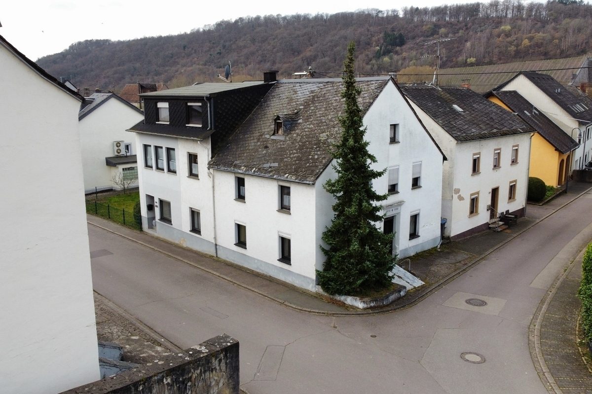 Volksbank Trier Eifel Immobilien GmbH - Immobilienangebot - Wiltingen - Alle - Eigennutzung und Kapitalanlage in einem 
- Zweifamilienhaus in Wiltingen