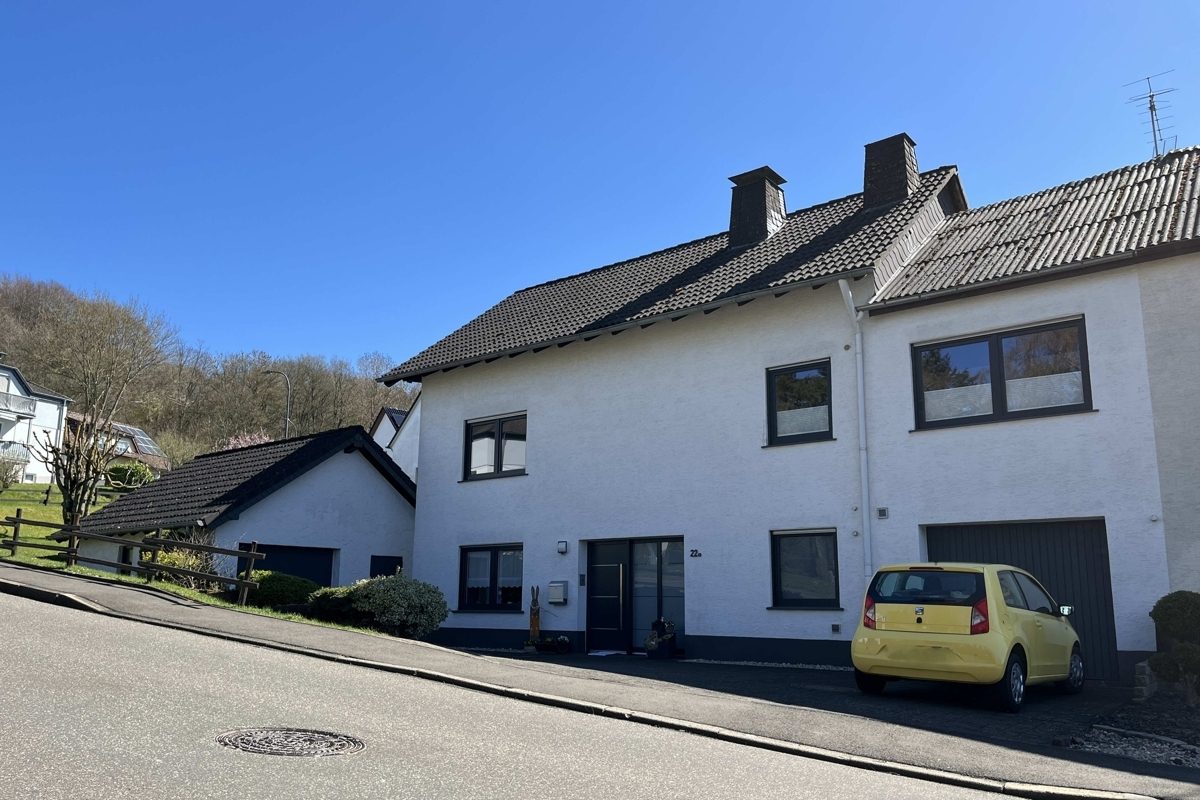Außenansicht Volksbank Trier Eifel Immobilien GmbH - Immobilienangebot - Hillesheim - Alle - Einfamilienhaus in Hillesheim –
Großzügiges Wohnen in ruhiger Eifellage