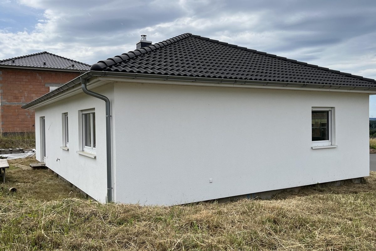 Volksbank Trier Eifel Immobilien GmbH - Immobilienangebot - Kirchweiler - Alle - Neubau-Erstbezug in Kirchweiler: Moderner Bungalow mit Wohlfühlcharakter