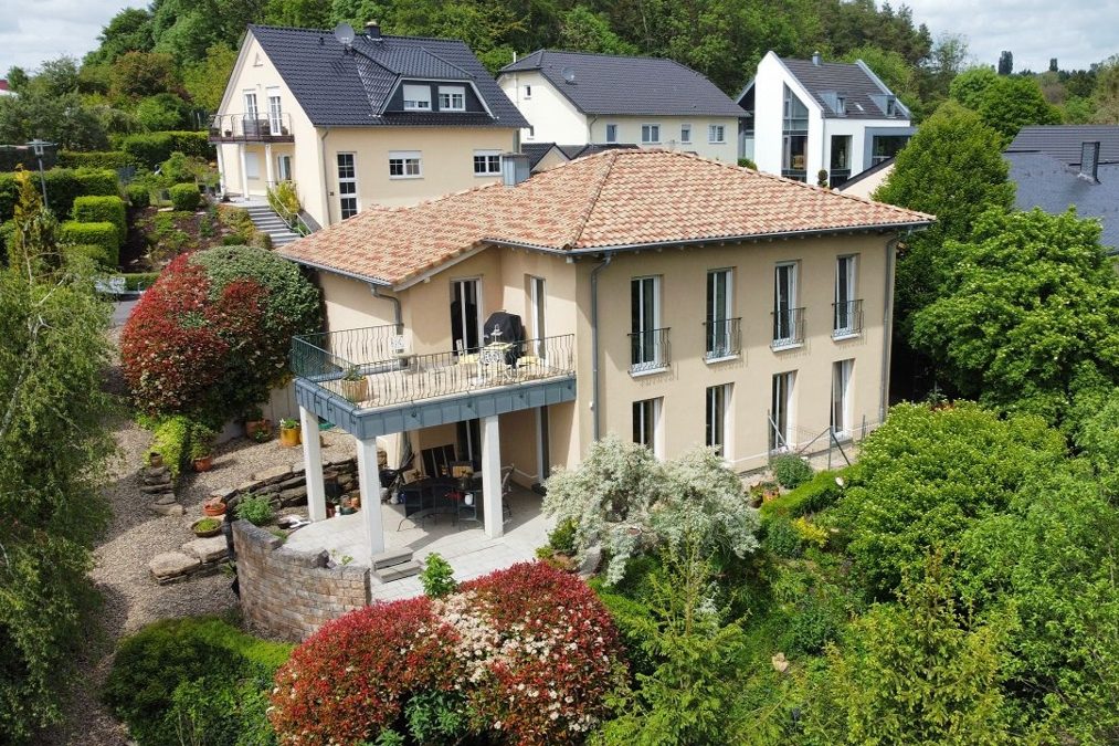 Volksbank Trier Eifel Immobilien GmbH - Immobilienangebot - Bitburg-Stahl - Alle - Einmaliges Einfamilienhaus in Top-Lage von Bitburg-Stahl