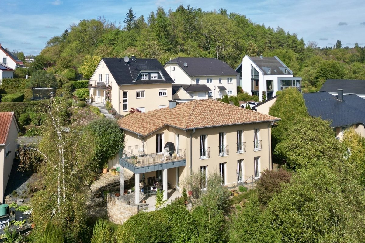 Volksbank Trier Eifel Immobilien GmbH - Immobilienangebot - Bitburg-Stahl - Alle - Einmaliges Einfamilienhaus in Top-Lage von Bitburg-Stahl