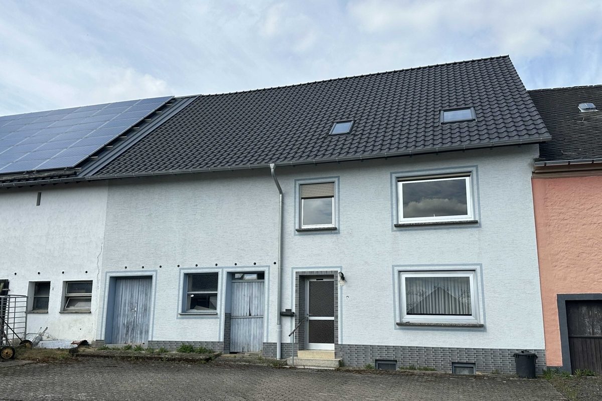 Volksbank Trier Eifel Immobilien GmbH - Immobilienangebot - Reinsfeld - Alle - Einfamilienhaus mit Scheune und großem Grundstück in Reinsfeld