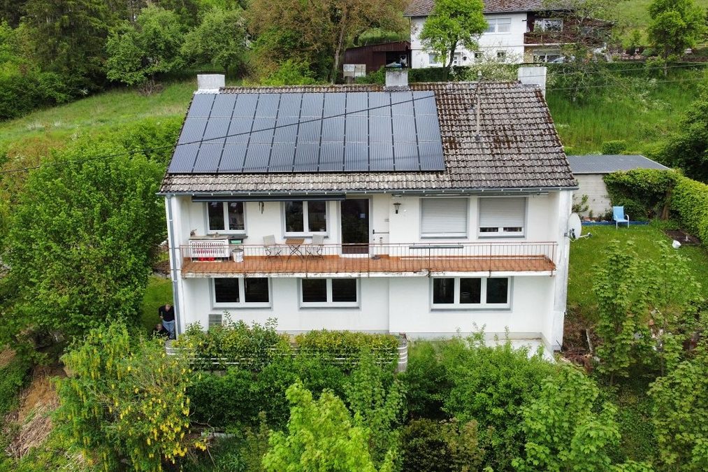 Außenansicht Volksbank Trier Eifel Immobilien GmbH - Immobilienangebot - Oberweis - Alle - Einfamilienhaus mit Einliegerwohnung und Photovoltaikanlage in schöner Lage von Oberweis