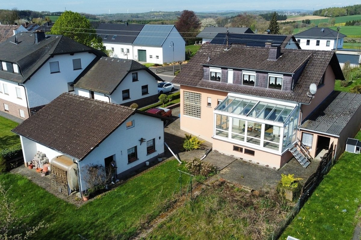 Volksbank Trier Eifel Immobilien GmbH - Immobilienangebot - Badem - Alle - Zweifamilienhaus mit vielseitigen Nutzungsmöglichkeiten in schöner Lage von Badem