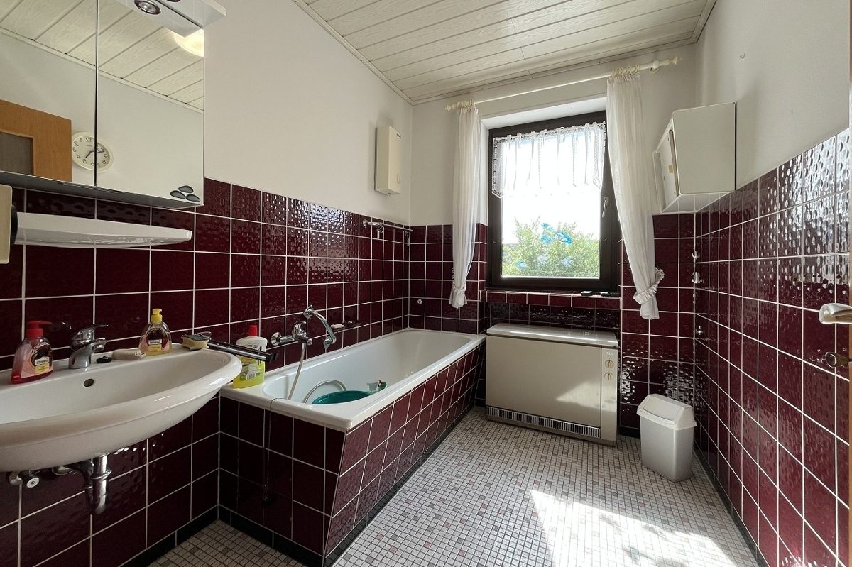 Volksbank Trier Eifel Immobilien GmbH - Immobilienangebot - Badem - Alle - Zweifamilienhaus mit vielseitigen Nutzungsmöglichkeiten in schöner Lage von Badem